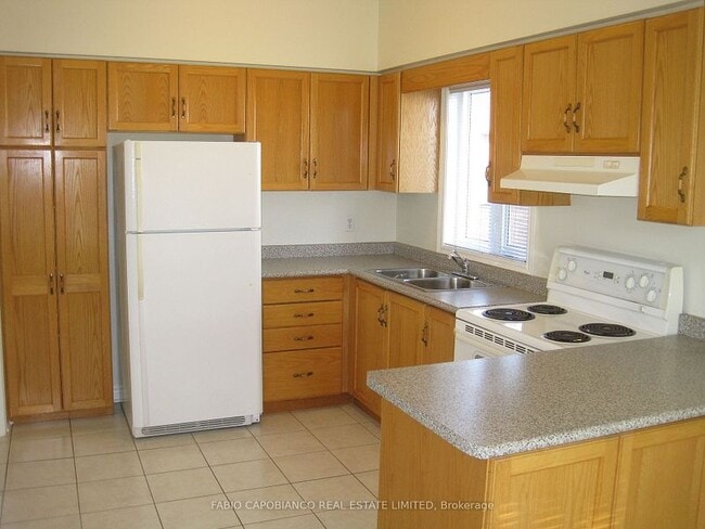 Building Photo - 52 Jellicoe Av
