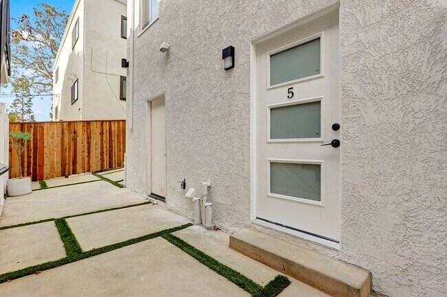 Foto del edificio - 644 Pier Ave