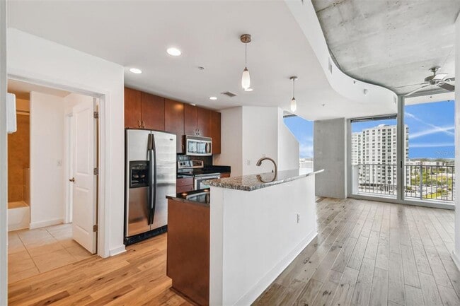 Foto del edificio - 777 N Ashley Dr