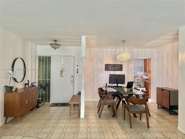 Foto del edificio - 1670 NE 191st St