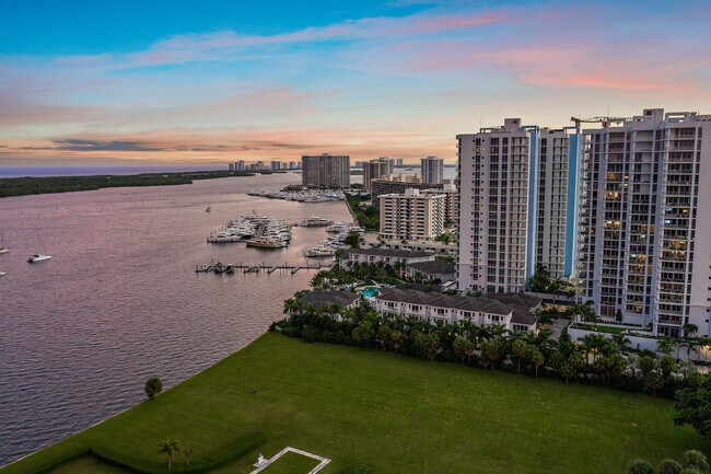Foto del edificio - 2 Water Club Way