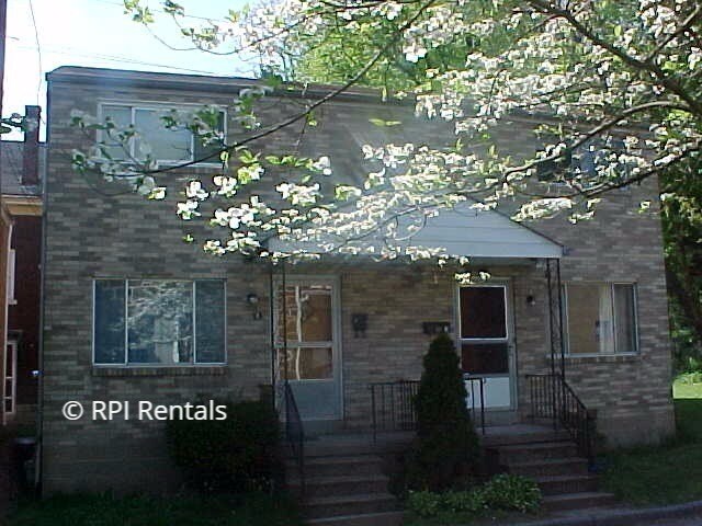 Building Photo - 2 Bedroom House on Quiet Street in Millvale