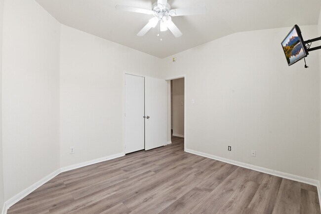 Building Photo - 2526 Hidden Park Ln