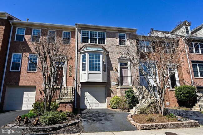 Building Photo - 7415 Gillingham Row