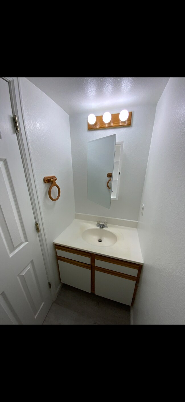 Medio baño en la planta baja - 28 Yorkshire Rd