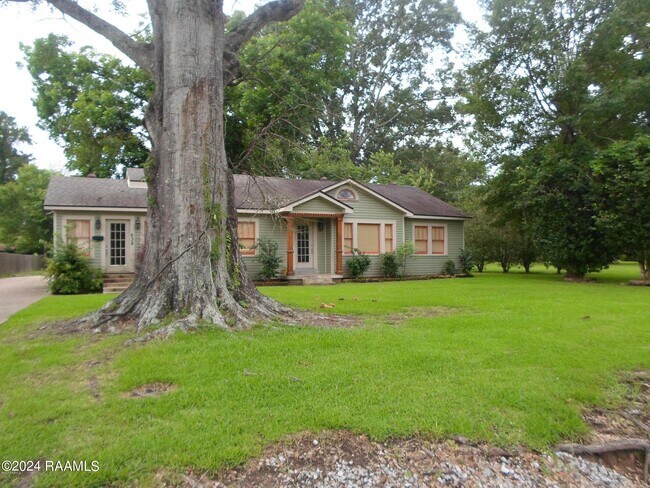 Building Photo - 638 Carmel Dr