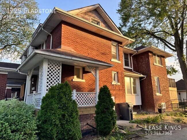 Photo du bâtiment - 1225 Gladstone Ave