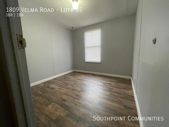 Building Photo - 1809 Velma Rd