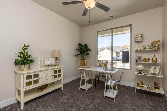 Building Photo - Painted Sands  3 Bedroom, 2 Bathroom Furni...