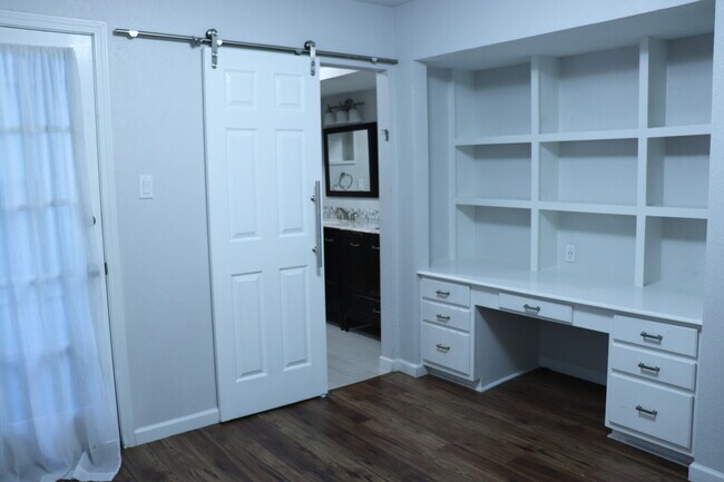 Building Photo - 627 Fiesta Cir