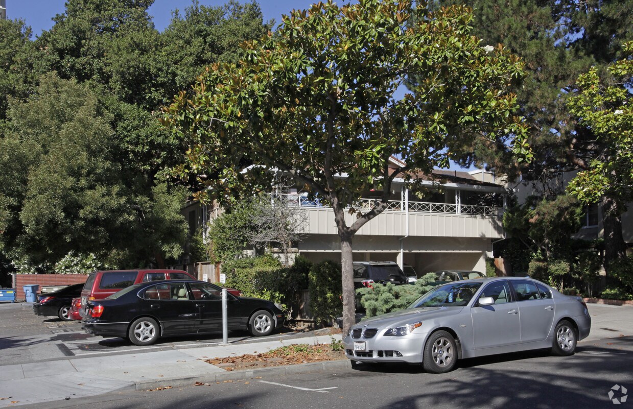 Building Photo - The Grelli Apartments