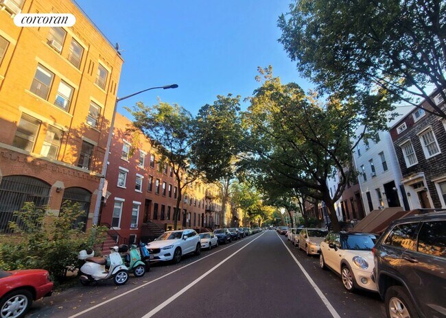 Foto del edificio - 162 Carlton Ave