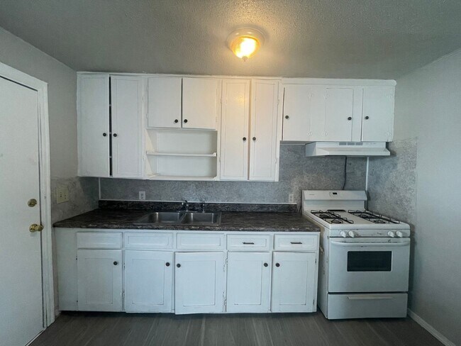 Building Photo - Two Bed Northwest OKC