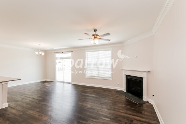 Building Photo - 732 Altamonte Dr