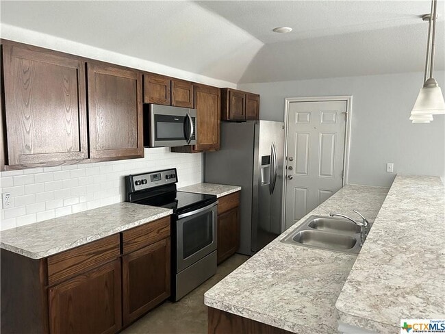 Building Photo - 915 Rebecca Ln