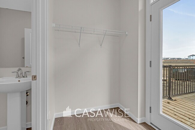 Photo du bâtiment - 21107-21125 25 Ave NW