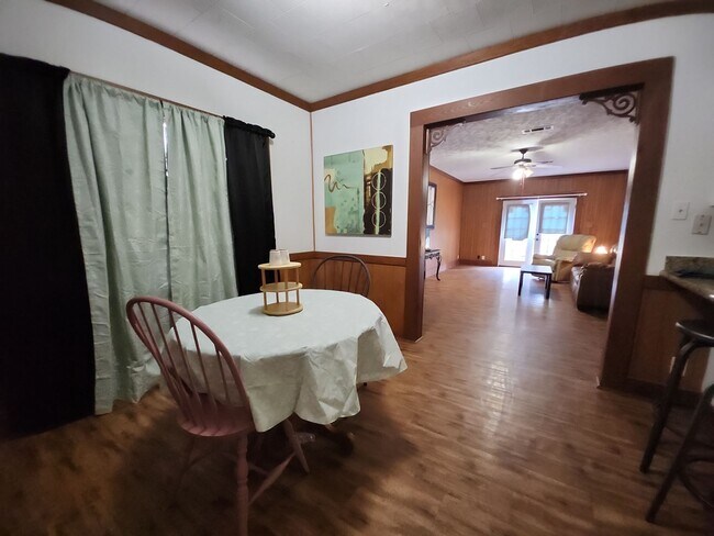 Foto del edificio - 4214 Ferndale Dr