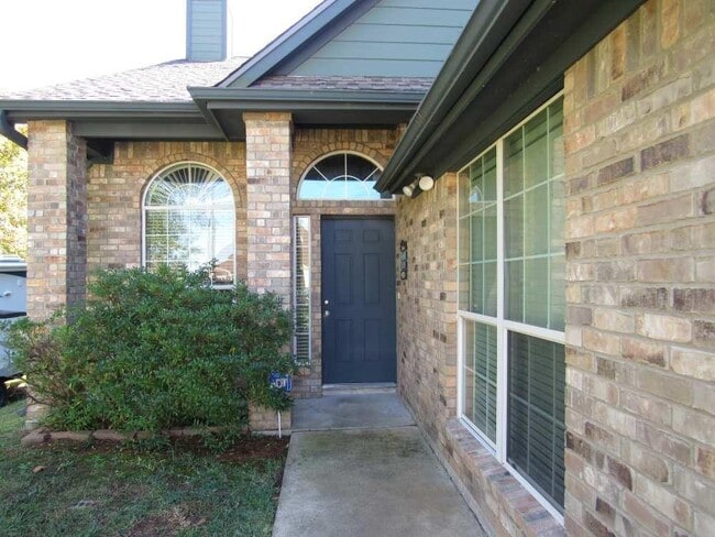 Building Photo - 70 Lakeside Dr