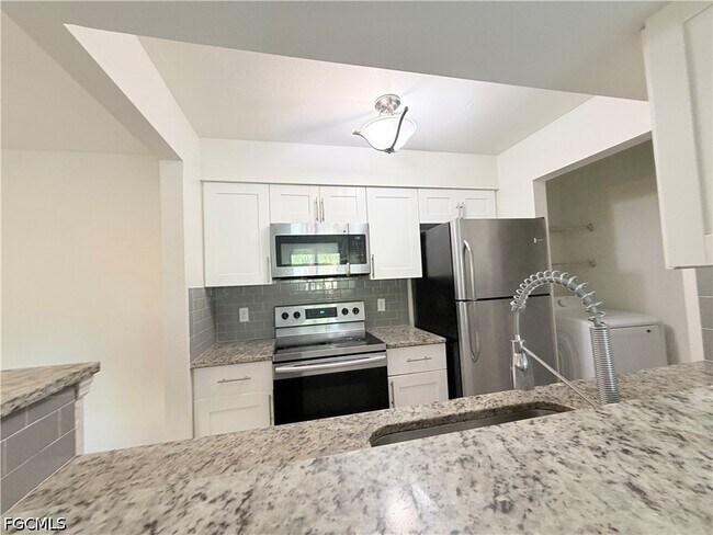 Building Photo - 2925 Winkler Ave