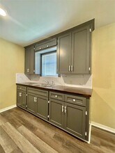 Building Photo - 611 N Avenue D