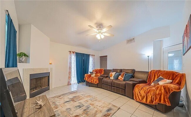 Foto del edificio - 4103 Sunrise Crest Dr