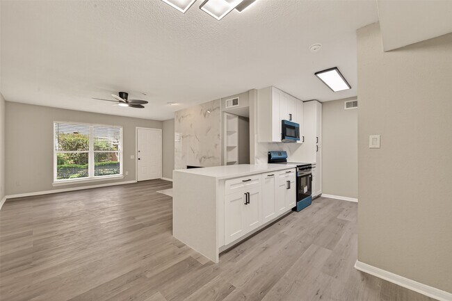 Foto del edificio - 1860 White Oak Dr