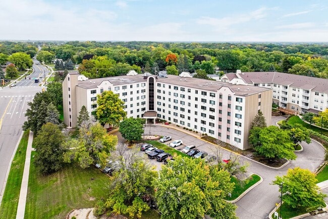 Building Photo - Chardon Court Apartments