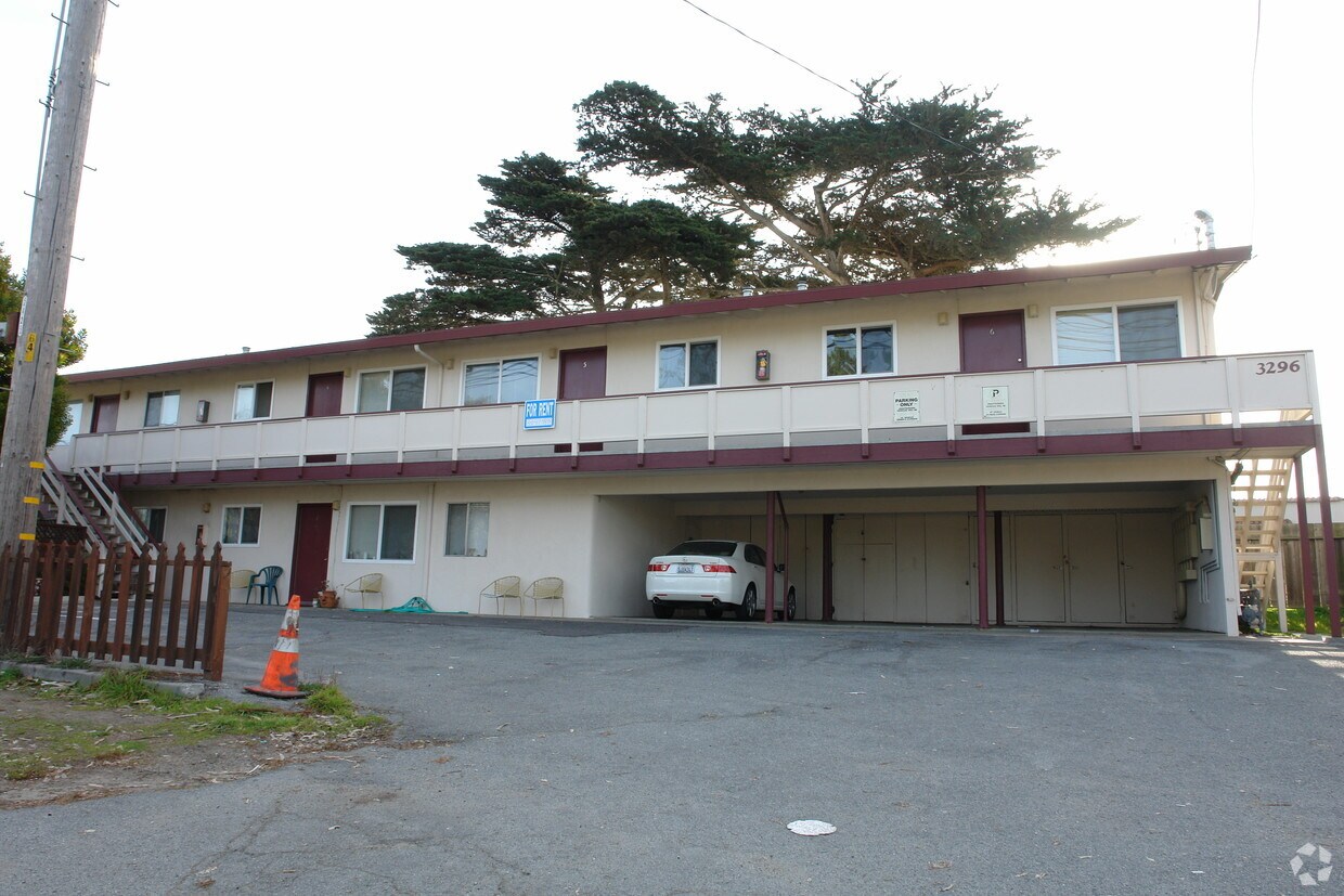 Primary Photo - 3296 Del Monte Blvd