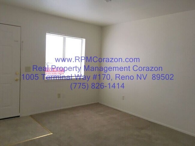 Foto del edificio - 2 bedroom, 1 bath townhome available now