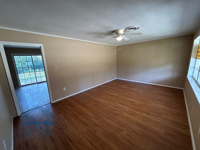 Foto del edificio - 921 Mockingbird Ln