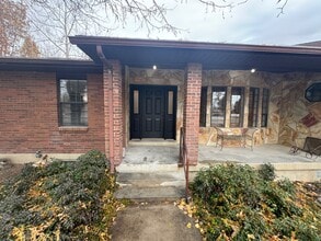 Building Photo - 910 620 E