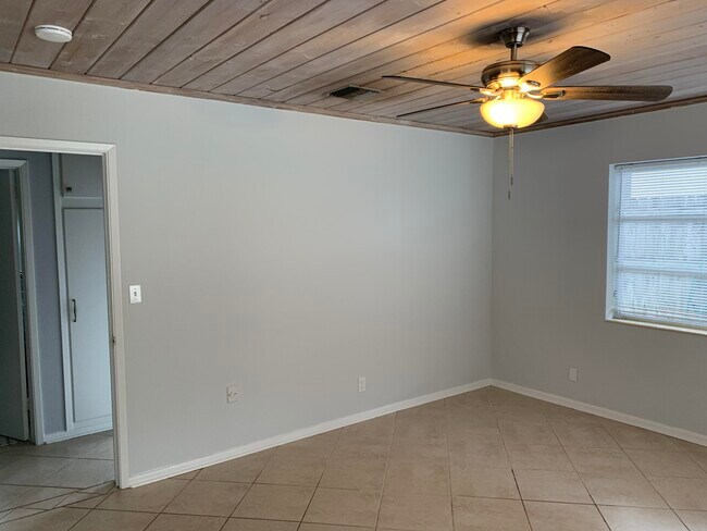 Building Photo - 1212 Beach Rd