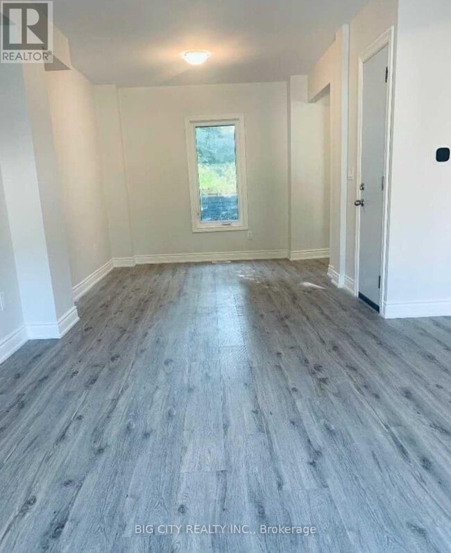 Photo du bâtiment - 75 Eileen Ave