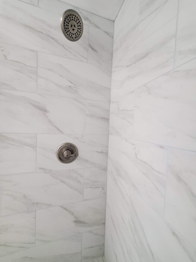 Building Photo - 191 Main St