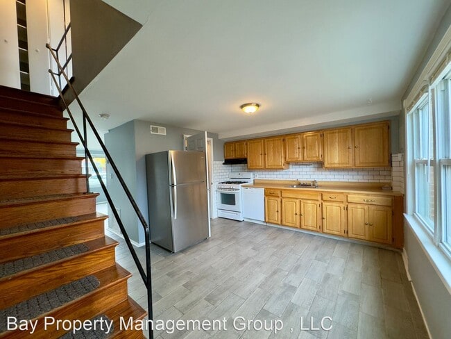 Building Photo - 3 br, 1 bath House - 7952 Eastdale Road