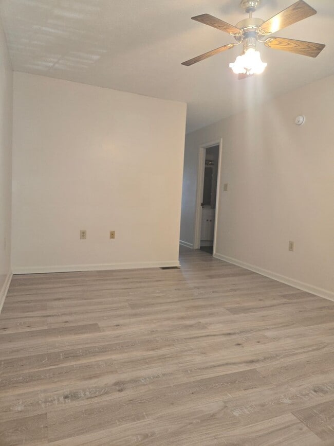 Building Photo - 122 Madison Spring