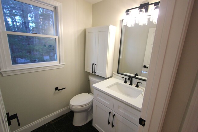 Building Photo - 4 Pinecrest Village