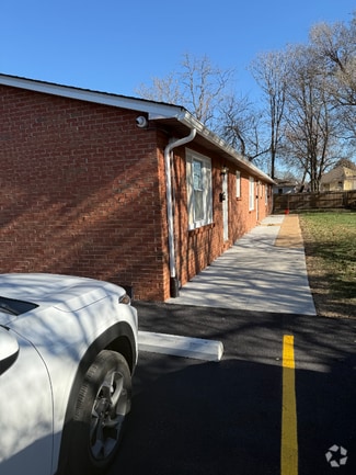 Building Photo - 892 Haller St
