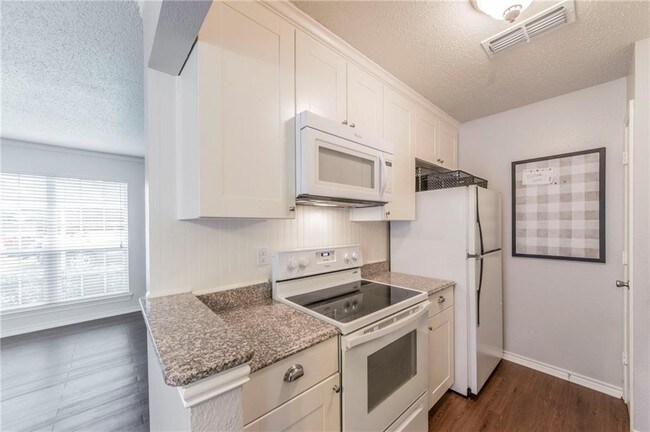 Building Photo - 1245 Roaring Springs Rd