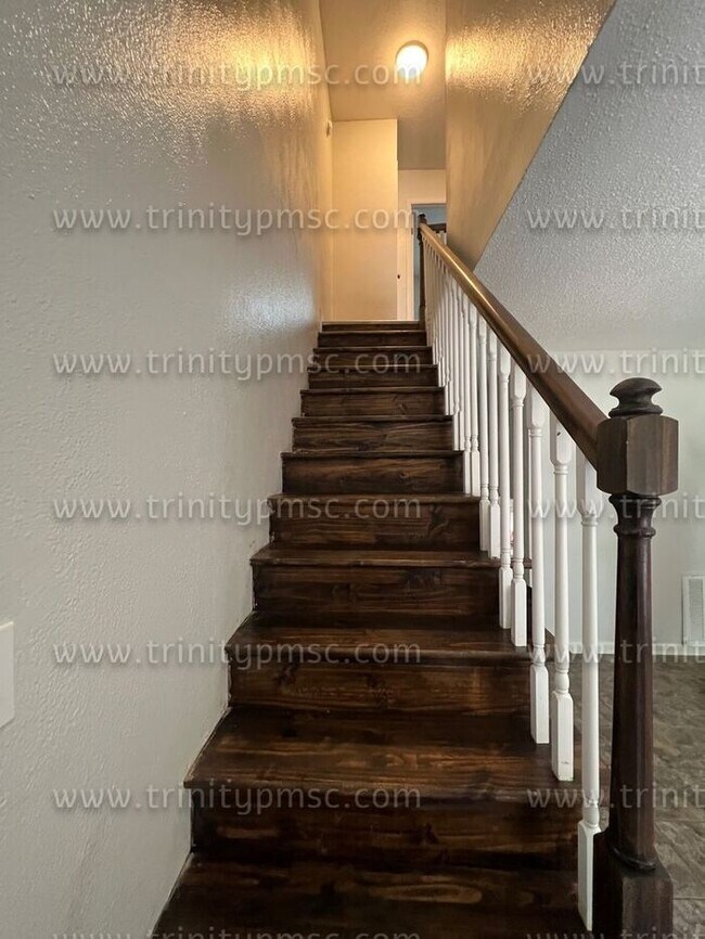 Foto del edificio - Gorgeous, upgraded and refurbished townhome across from Erskine College!