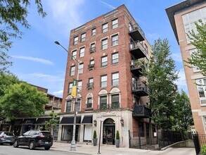 Building Photo - 4144 N Sheridan Rd