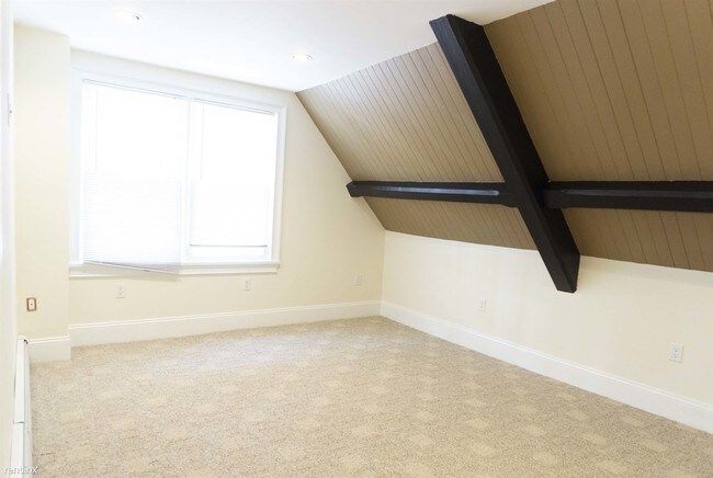 Building Photo - 3 br, 2 bath  - 99 Brooks St # 100