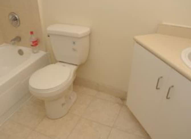 Photo du bâtiment - 1901 Martin Grove Rd