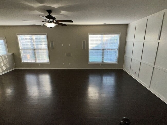 Building Photo - Beautiful 3 BR Home in the Polo Club Area!...