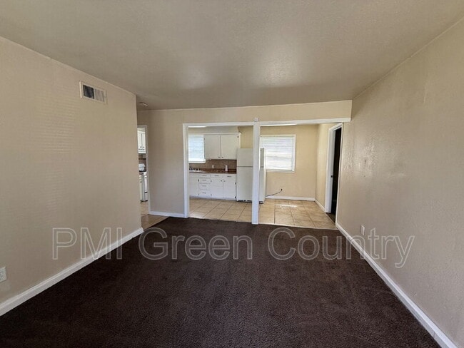 Foto del edificio - 334 W 63rd Pl N