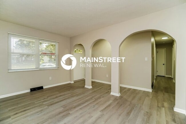Building Photo - 3 Bedroom Pet-Friendly Home in Columbus, OH with Main Street Renewal