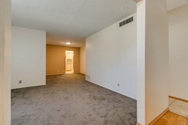 Building Photo - 1612 Pablo Ct NE