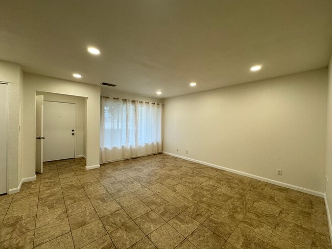 Photo - 1975 Olmo Way Townhome