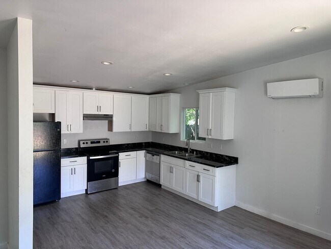 Foto del edificio - Newly renovated 2 bedroom house close to M...