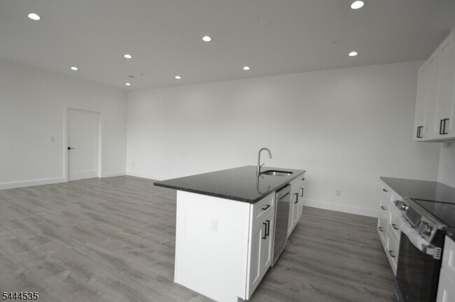 Foto del edificio - 340 Millburn Ave
